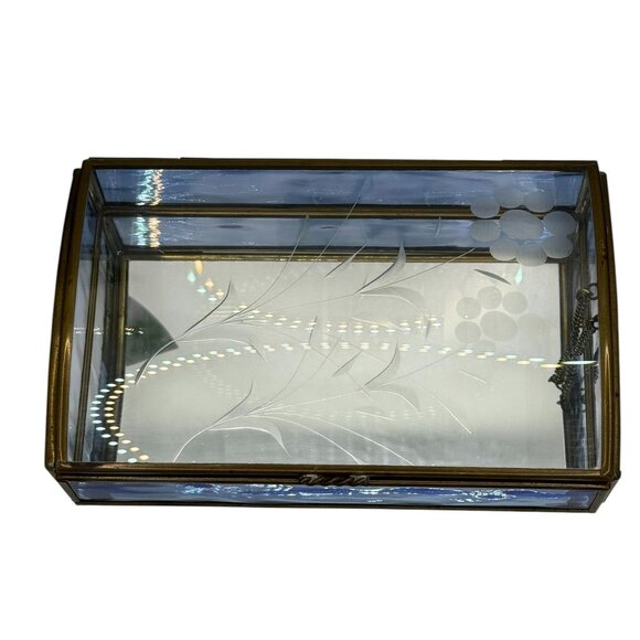 Vintage Via Vermont Etched Blue Glass Trinket Box With Mirrored Bottom - Picture 7 of 13